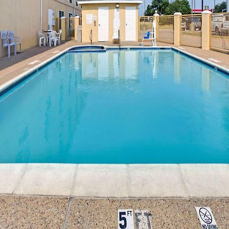 Days Inn By Wyndham Dallas Garland West Esterno foto