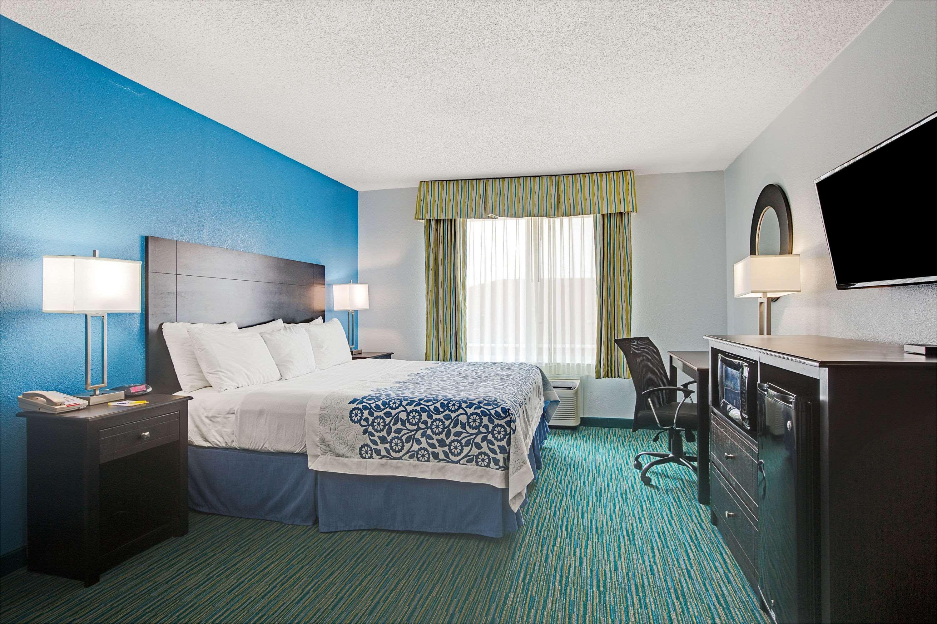 Days Inn By Wyndham Dallas Garland West Esterno foto