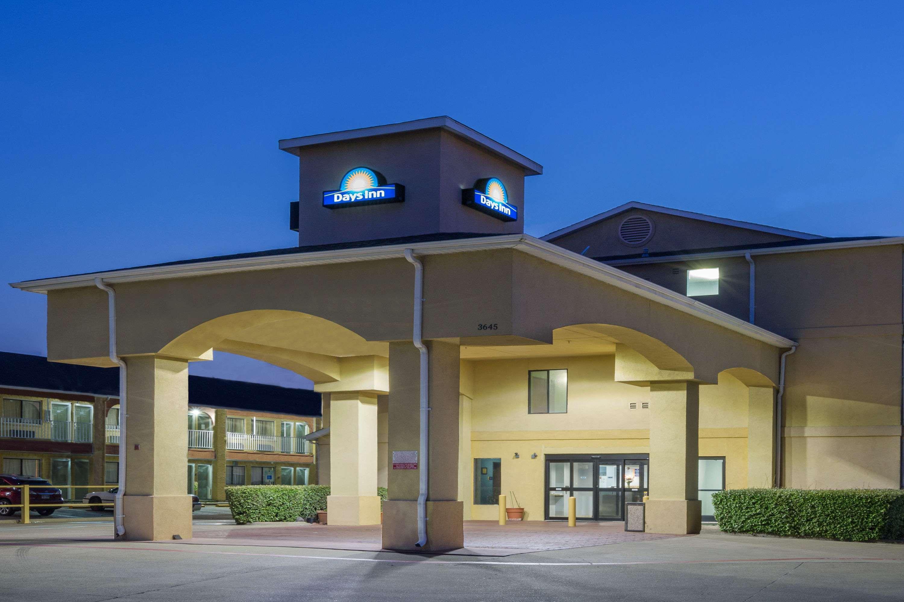 Days Inn By Wyndham Dallas Garland West Esterno foto