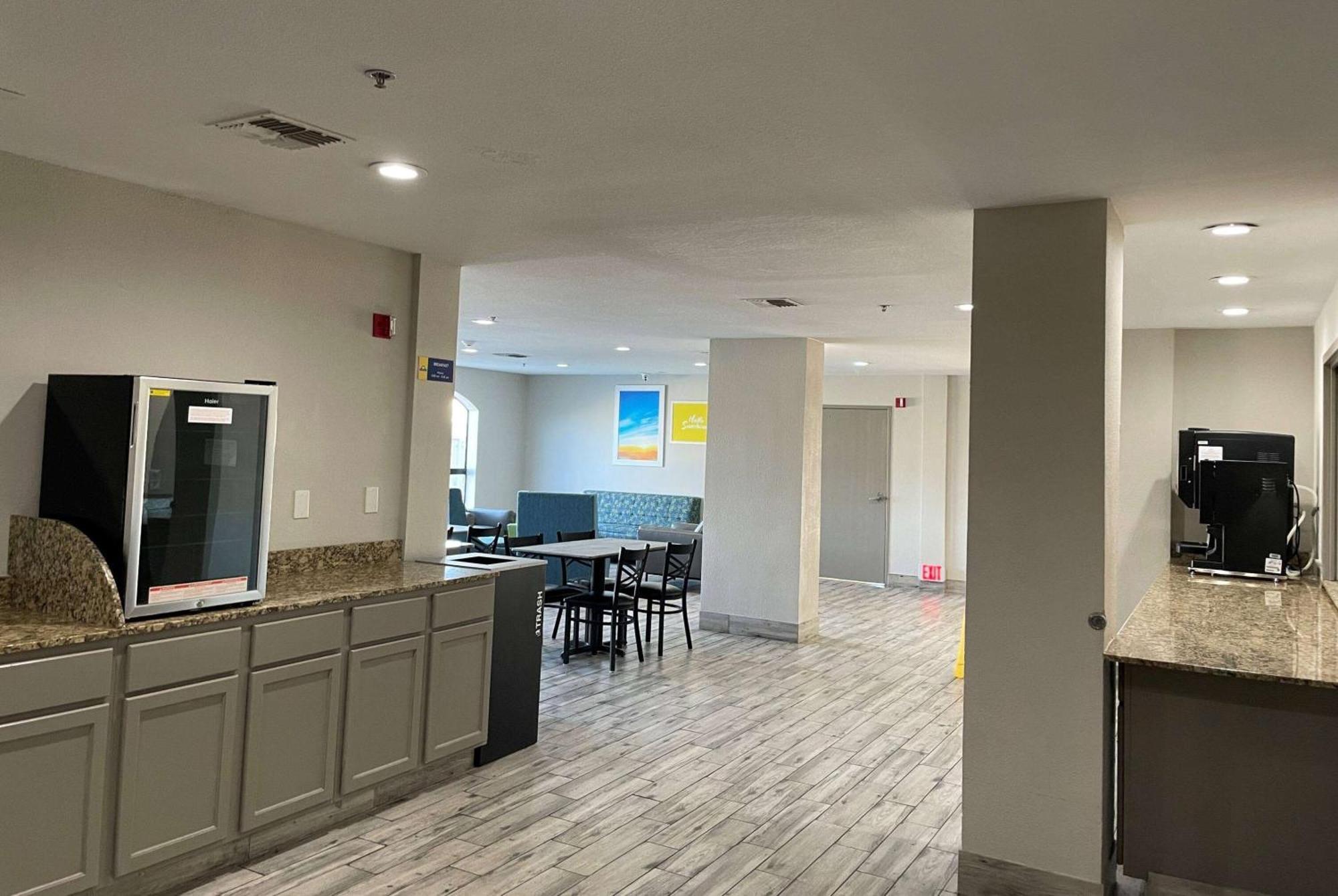 Days Inn By Wyndham Dallas Garland West Esterno foto