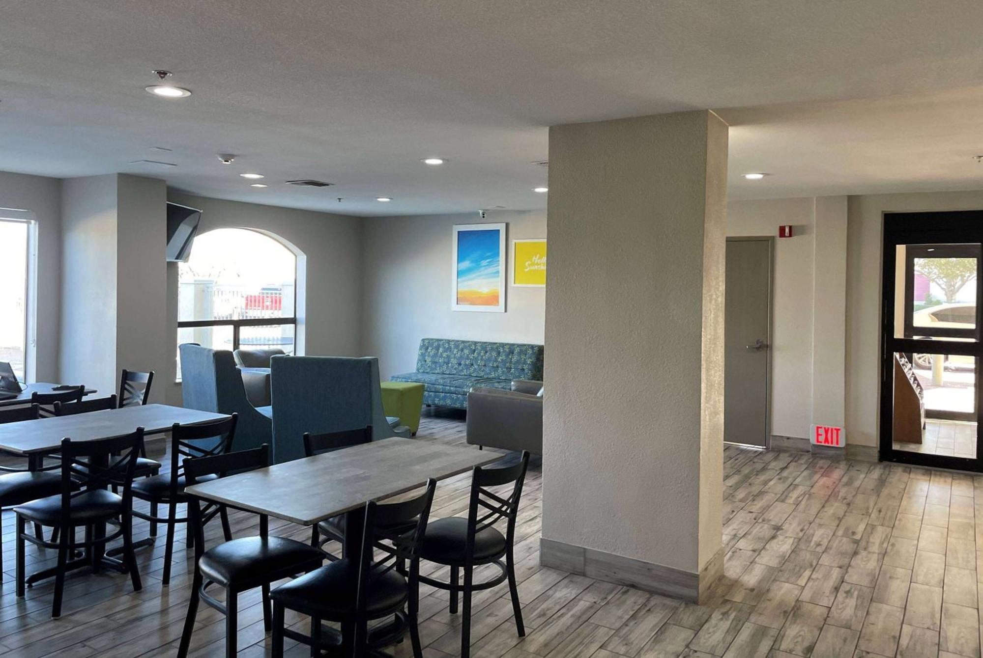 Days Inn By Wyndham Dallas Garland West Esterno foto