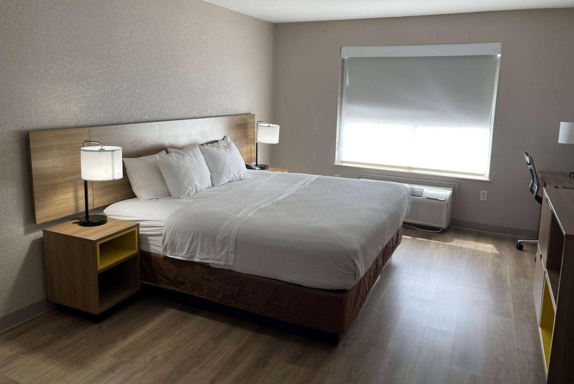 Days Inn By Wyndham Dallas Garland West Esterno foto