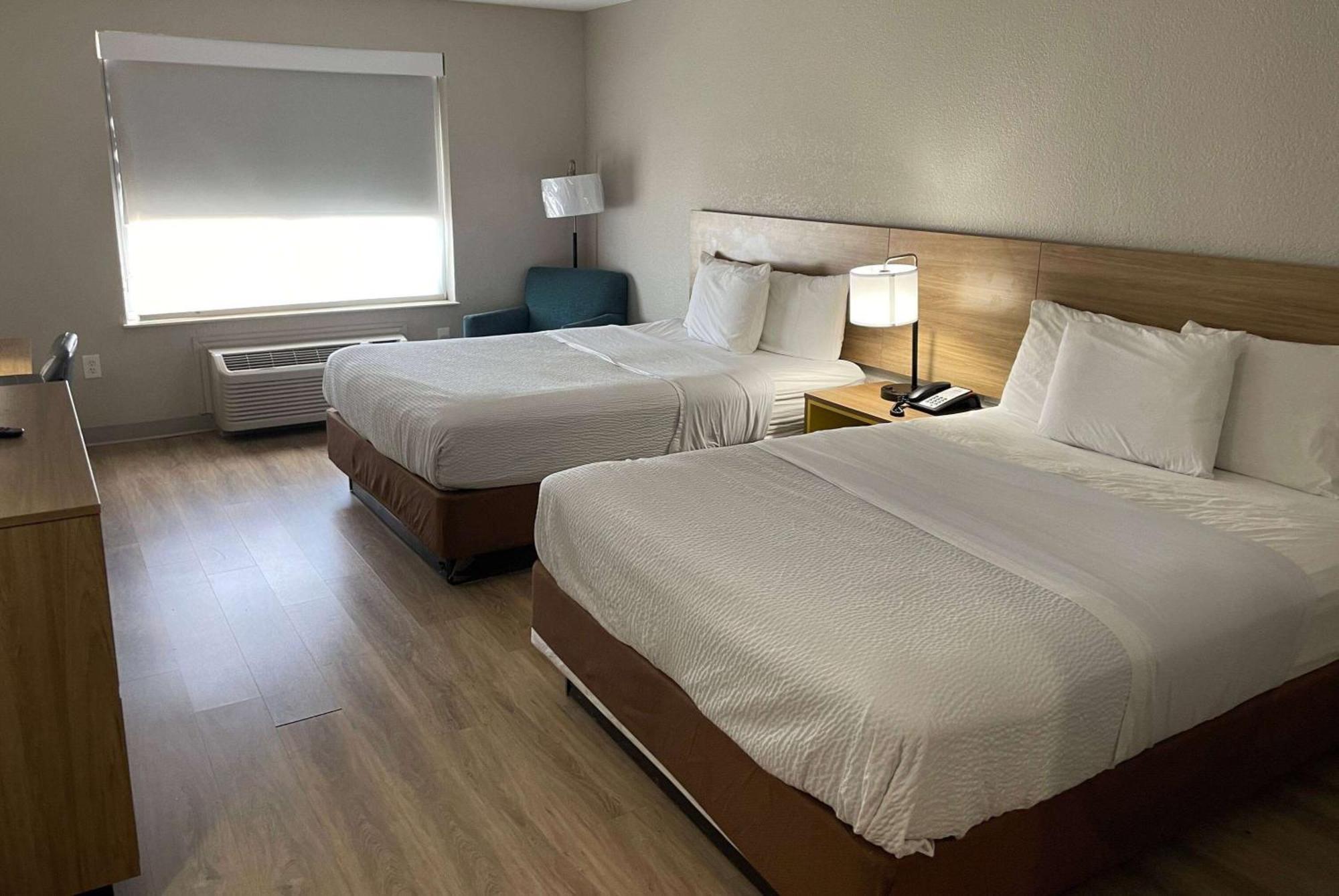 Days Inn By Wyndham Dallas Garland West Esterno foto